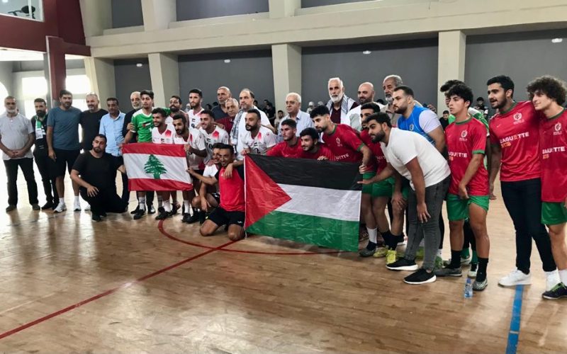 وقفة ومباراة تضامنية بين المنتخب الفلسطيني بكرة الصالات وجامعة فينيسيا