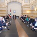 استقبل رئيس مجلس الوزراء الدكتور نواف سلام اليوم في السرايا النائب الرسولي للطائفة اللاتينية المطران سيزار اسيان الذي اوضح ان الزيارة للتهنئة بالأعياد مؤكدا وقوفه الى جانب الحكومة والعهد.