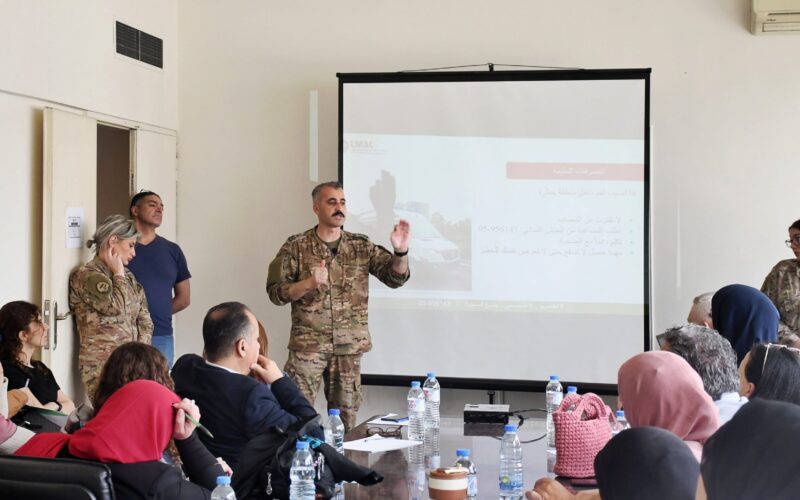 “خالد عياد ينظم ورشة عمل للتوعية من الألغام برعاية إعلامية وعسكرية” “خالد عياد ينظم ورشة عمل للتوعية من الألغام برعاية إعلامية وعسكرية”