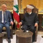 استقبل مفتي الجمهورية اللبنانية الشيخ عبد اللطيف دريان في دار الفتوى الوزير السابق القاضي بسام مولوي