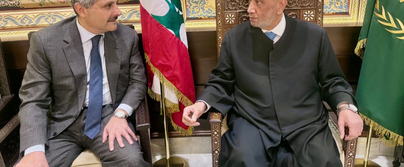 استقبل مفتي الجمهورية اللبنانية الشيخ عبد اللطيف دريان في دار الفتوى سفير الجزائر في لبنان السيد كمال بوشامة الذي قال بعد اللقاء