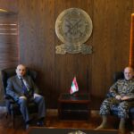 وزير الدفاع خلال استقبال المدير العام لأمن الدولة: أهمية التنسيق بين الأجهزة الأمنية لتعزيز الأداء الأمني