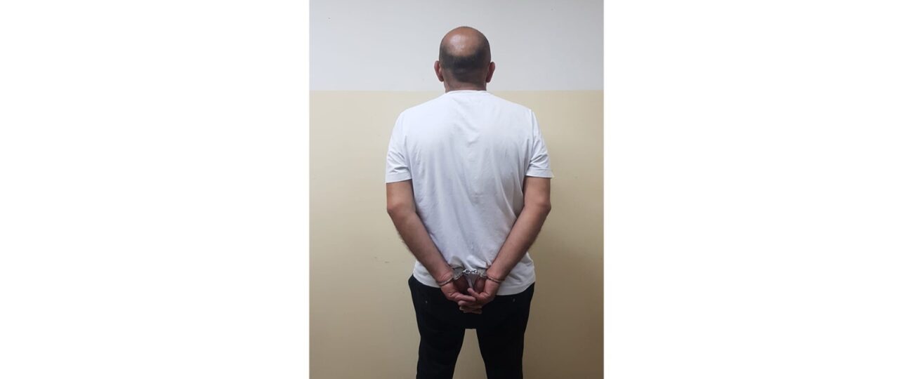 يسرق قطعًا من سيّارات حديثة في منطقة المتن، وشعبة المعلومات تلقي القبض عليه.